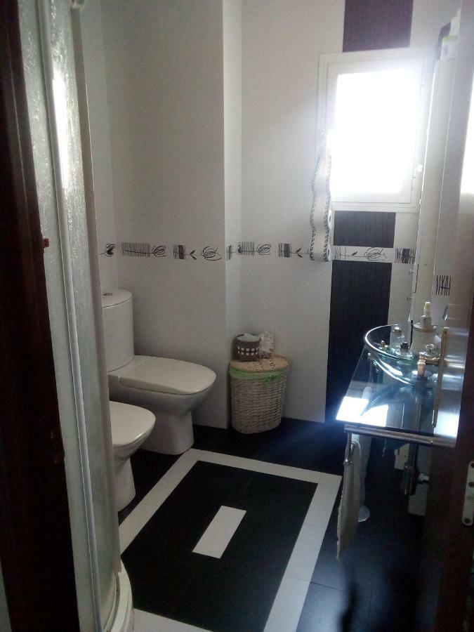 Habitaciones Individuales En Apartamento Compartido Seville Ngoại thất bức ảnh