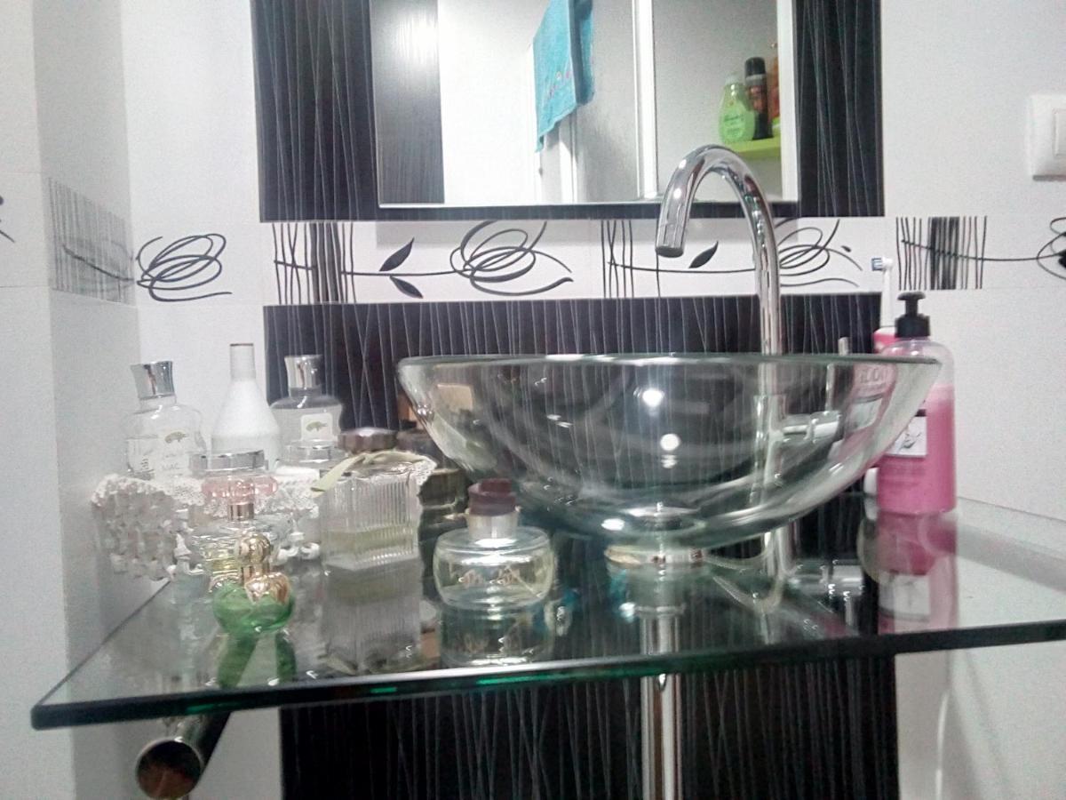 Habitaciones Individuales En Apartamento Compartido Seville Ngoại thất bức ảnh